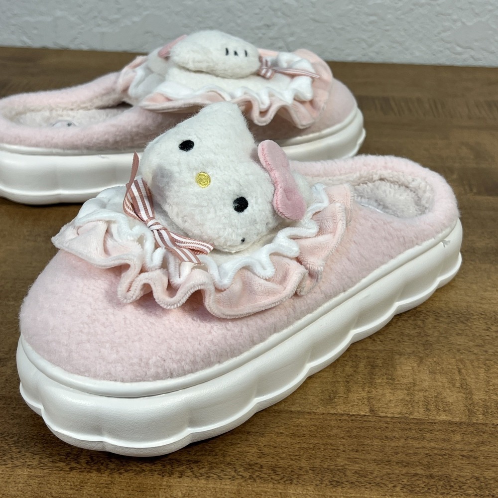 Sanrio HELLO KITTY Women's Plush Slippers Size 40-41 - Picture 13 of 16